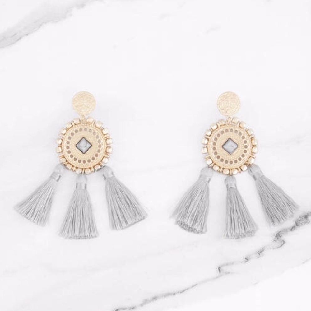 TOBI •GRAY & GOLD TASSEL CHANDELIER EARRINGS• - Picture 3 of 4